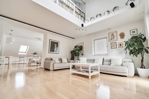 Matic’s Spacious Modern Apartment