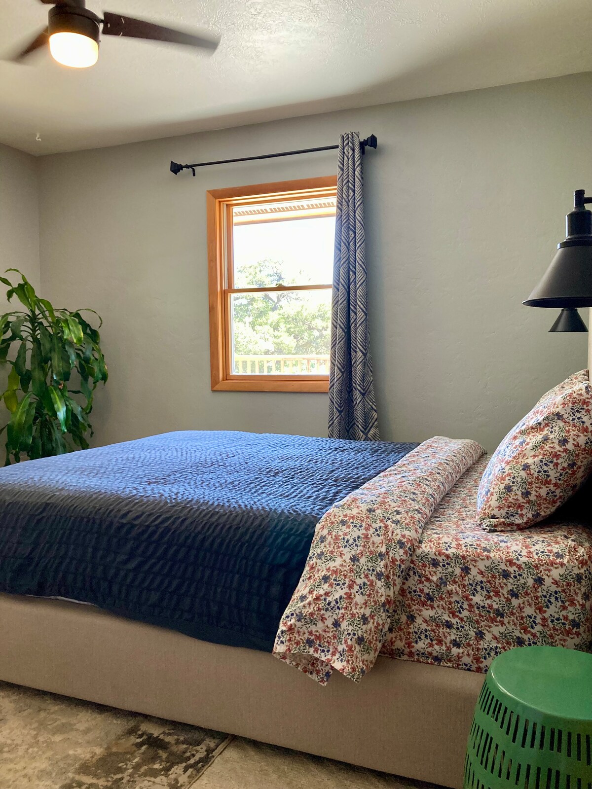 100% מצעי כותנה על מיטת קווין סייז 