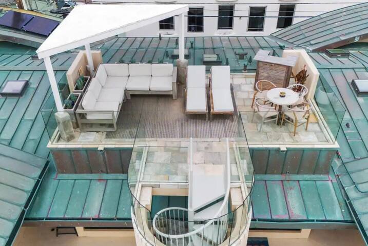 Oceanfront Condo 2/2 | Hot Tub | Private Roof Deck gallery image 3