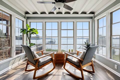 Forest Lake Retreat: Enjoy Any Season on The Water
