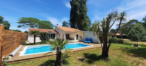 House between river and ocean, pool and garden