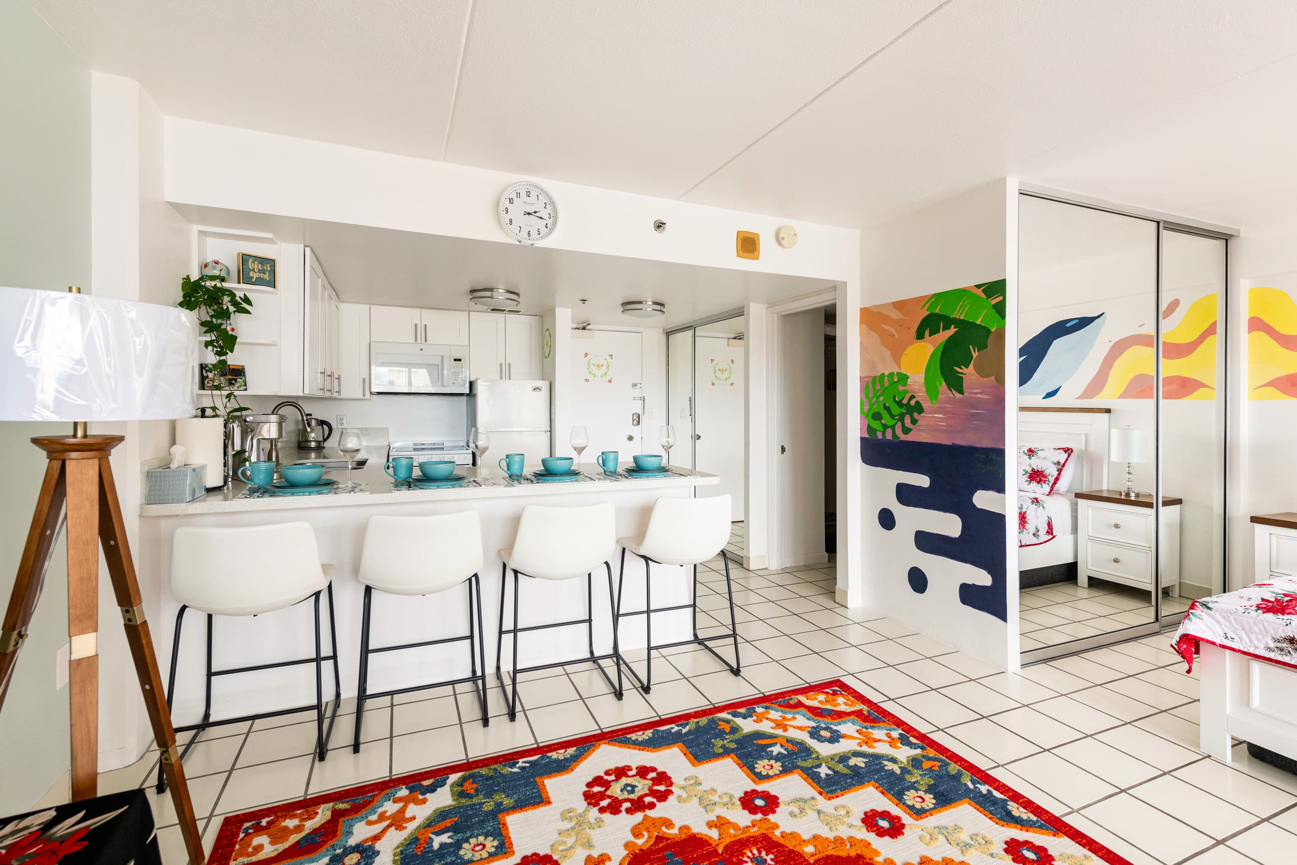 Modern Ilikai Studio - Image 12