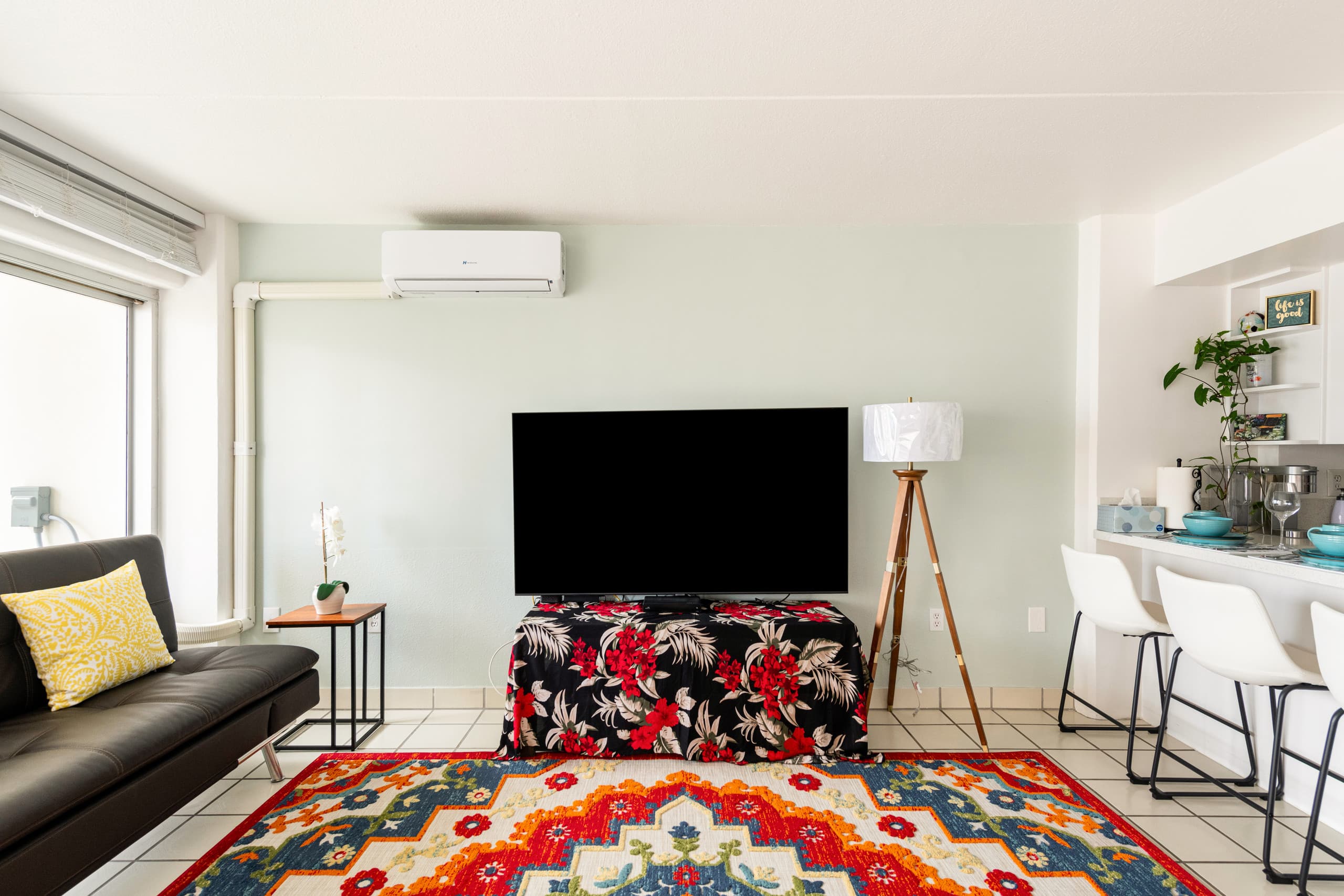 Modern Ilikai Studio - Image 3