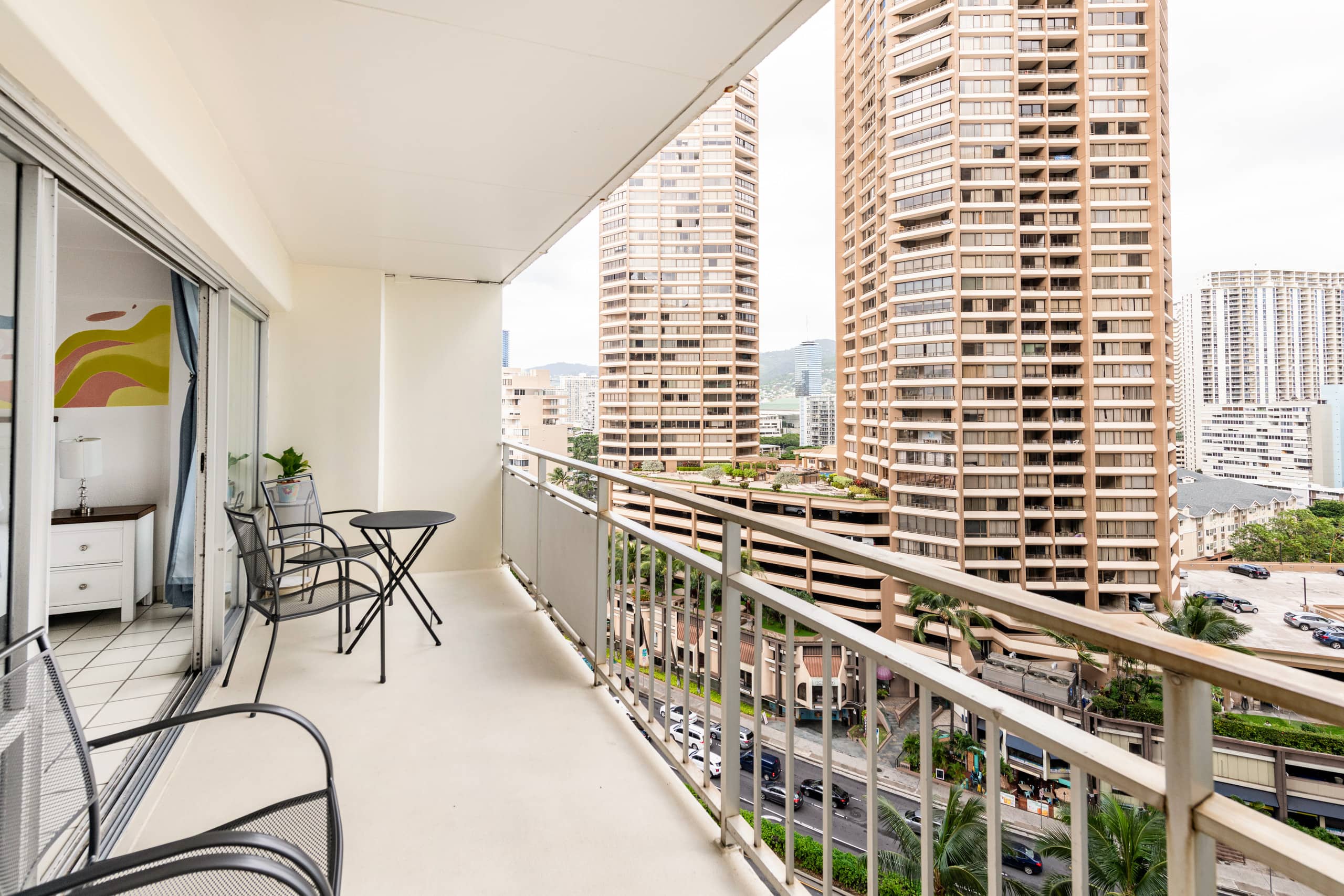 Modern Ilikai Studio - Image 46