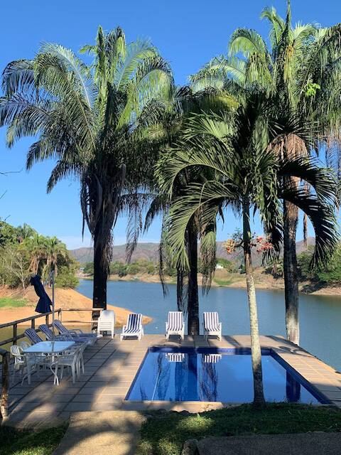 Spectacular lakefront house with pool!