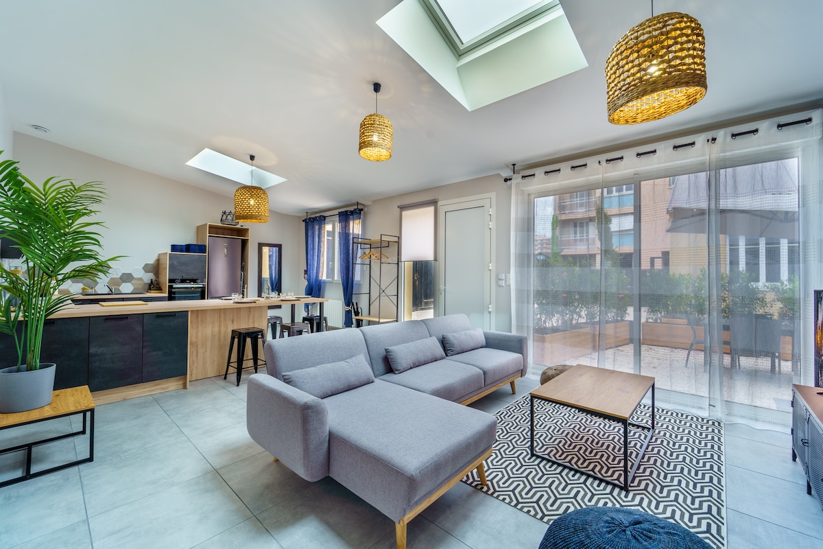 Annonce Airbnb populaire: Houses with terraces/garage downtown B+C à Jouvence