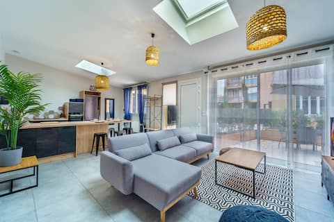 Popular Airbnb listing: Houses with terraces/garage downtown B+C in Dijon
