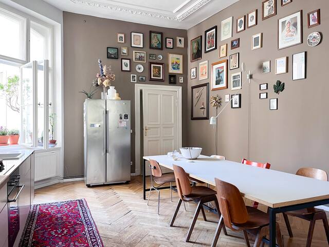 Familienfreundliche Altbauwohnung mit 120 qm gallery image 3