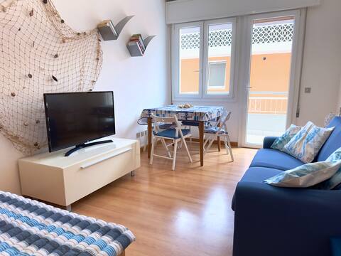 In the city center and 2 minutes from the beach