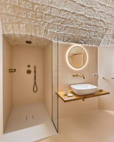 Lelou gallery image 4