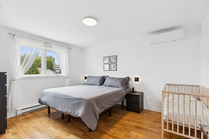 Chumba cha kulala cha 2 - Kitanda cha king/kitanda cha mtoto na runinga ya inchi 58