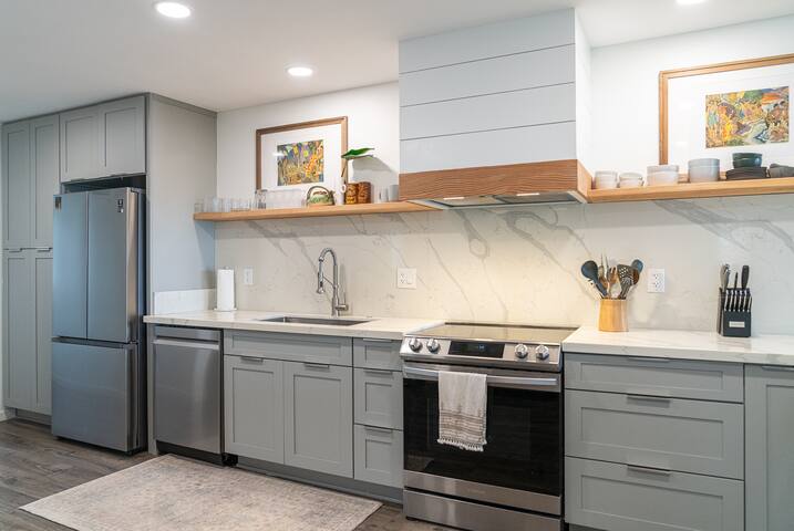 North Shore Beachfront Getaway gallery image 4