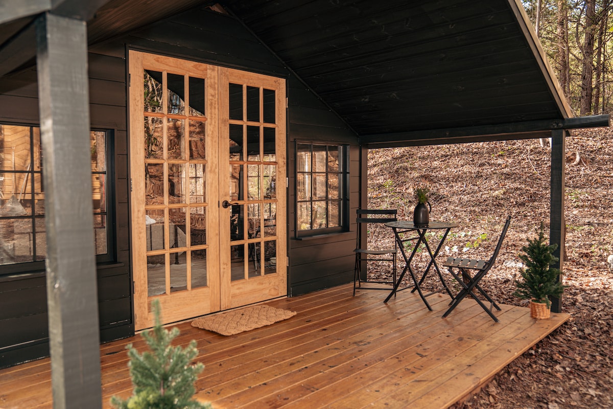 Gallery Detail: Cozy Off Grid Luxury Cabin W River Access