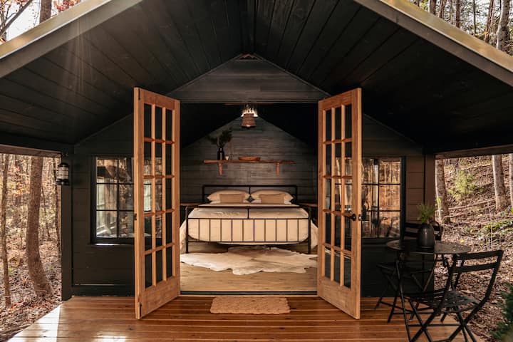 Stunning Cozy Off Grid Apartments With Hot Tub image