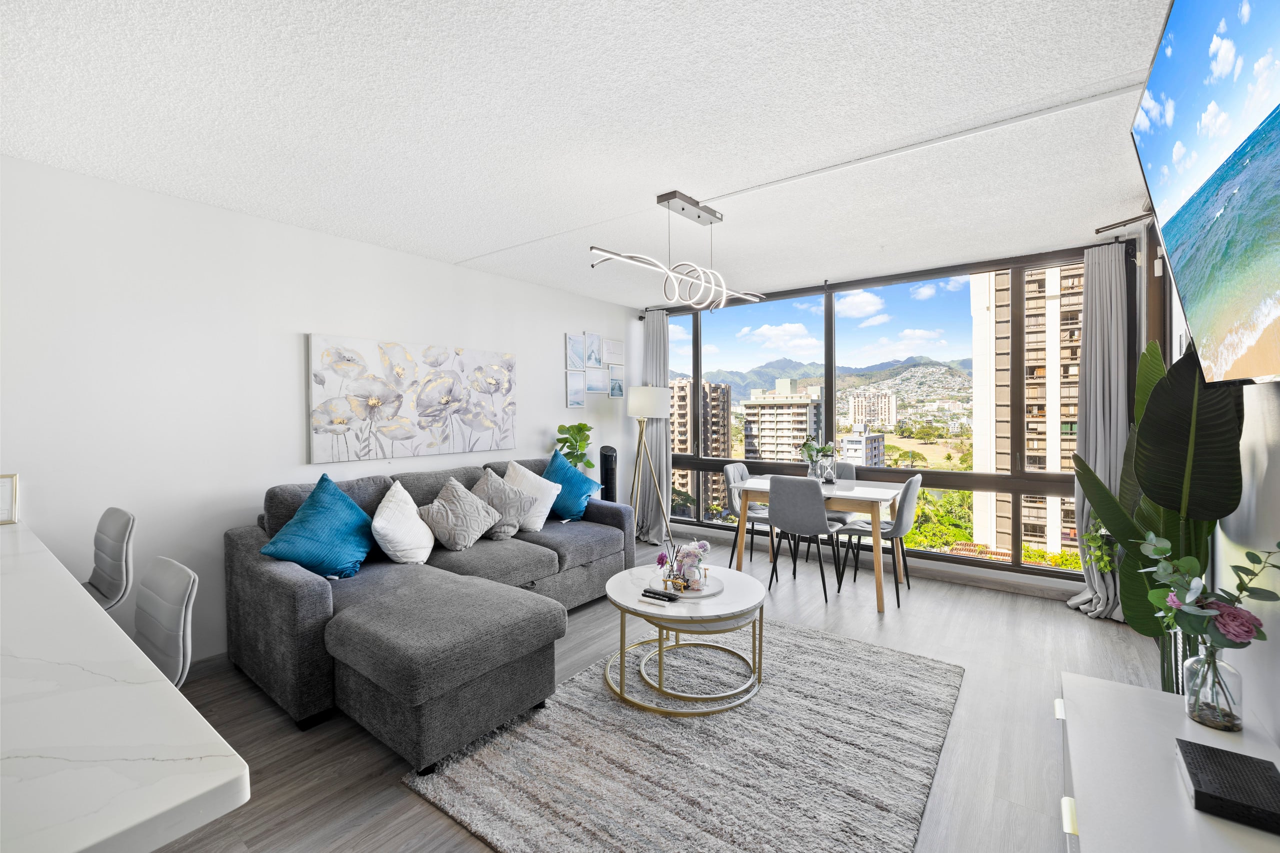 Cozy & Modern Coastal-King Bed 1BR w/Parking - Image 5