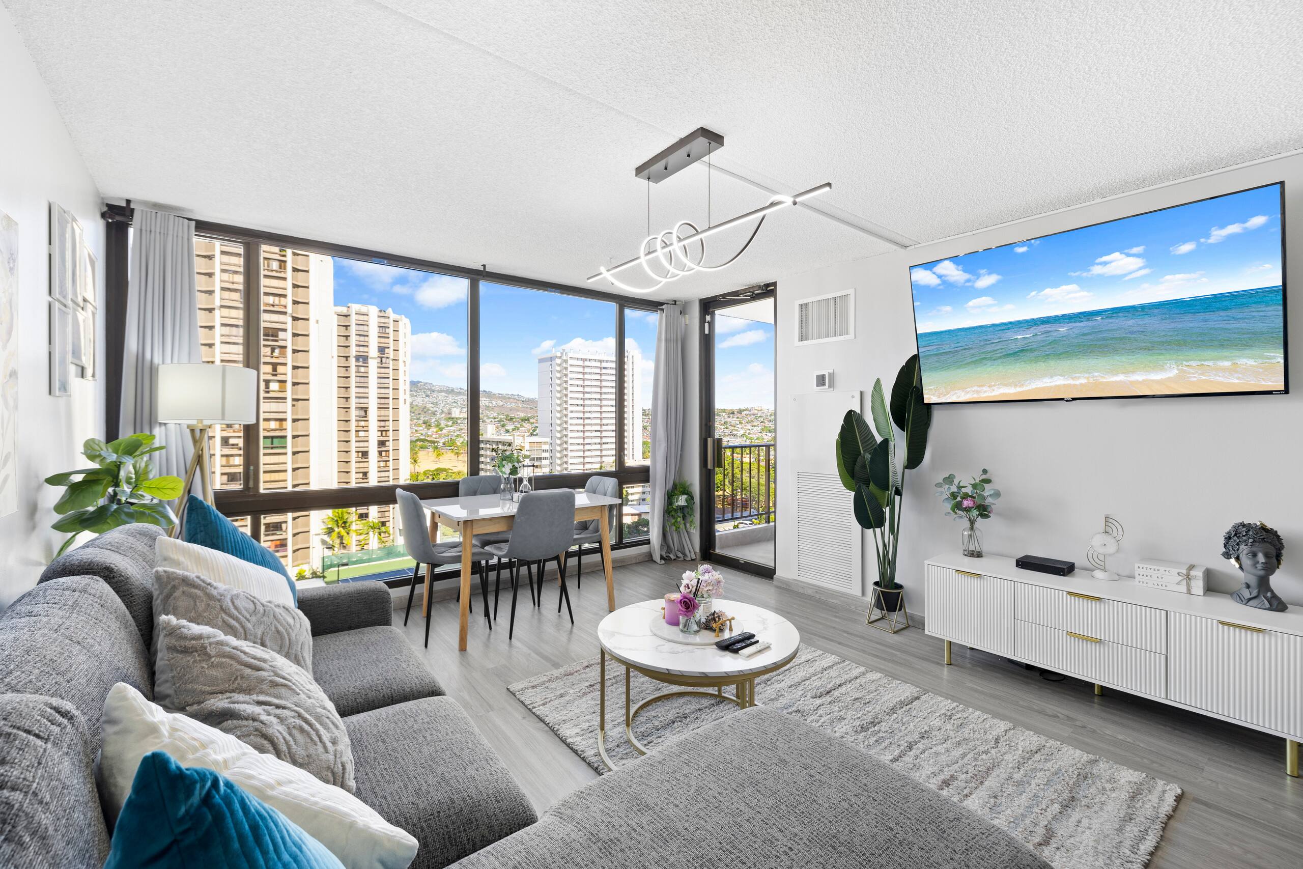 Cozy & Modern Coastal-King Bed 1BR w/Parking - Image 3