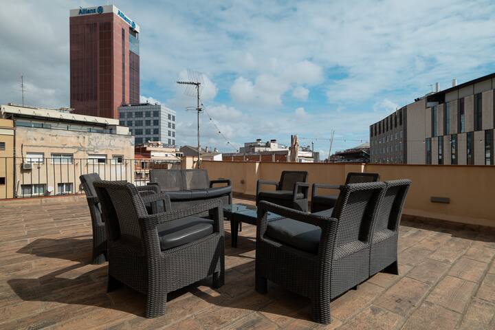 Sants-Montjuïc | Terrace | Duplex | TV | Wi-Fi gallery image 2