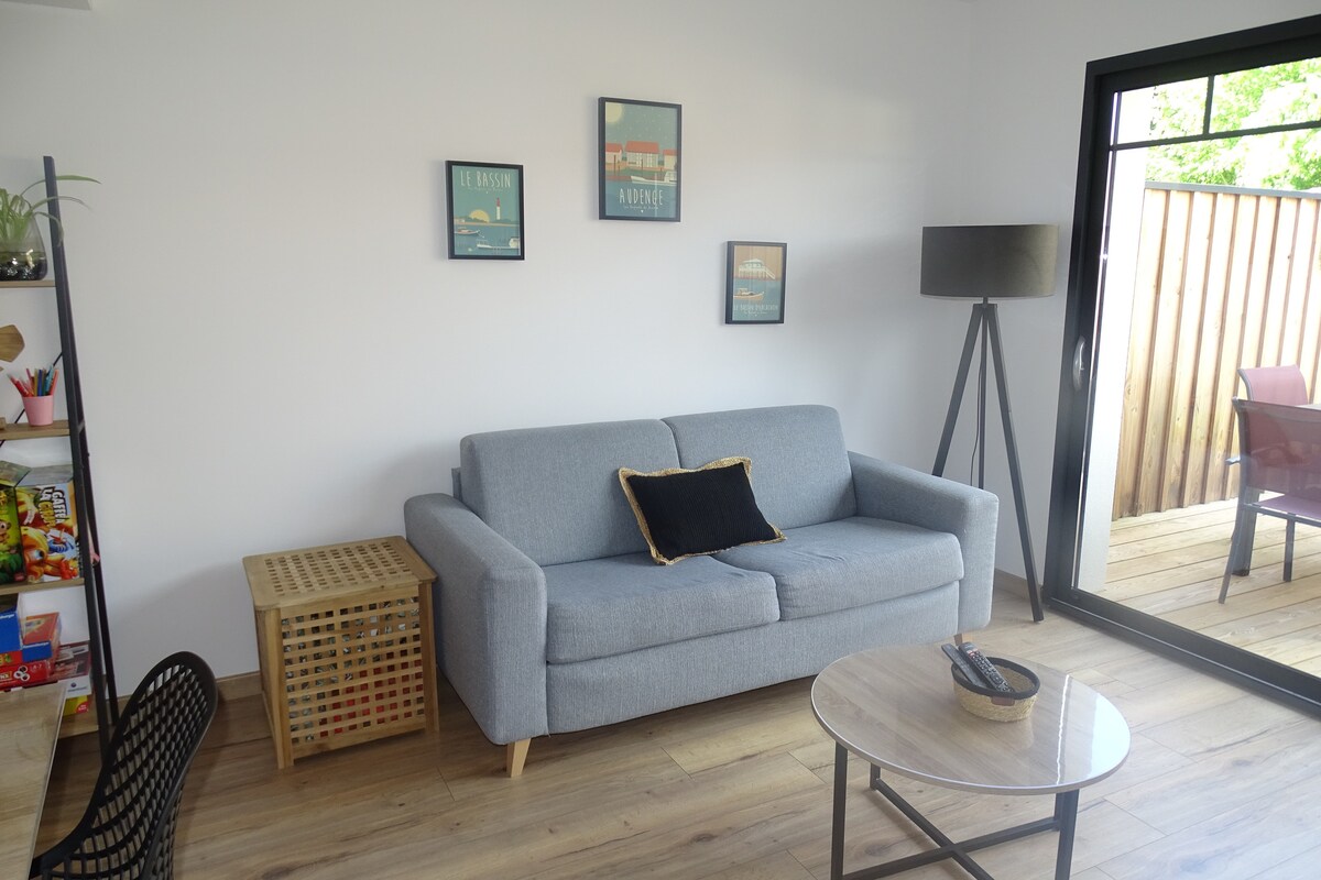 Successful Airbnb property: House with patio and spa area in Audenge