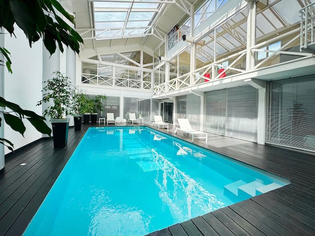 Luxury Loft 450m² A-C/ Pool/ Rooftop/ Parking