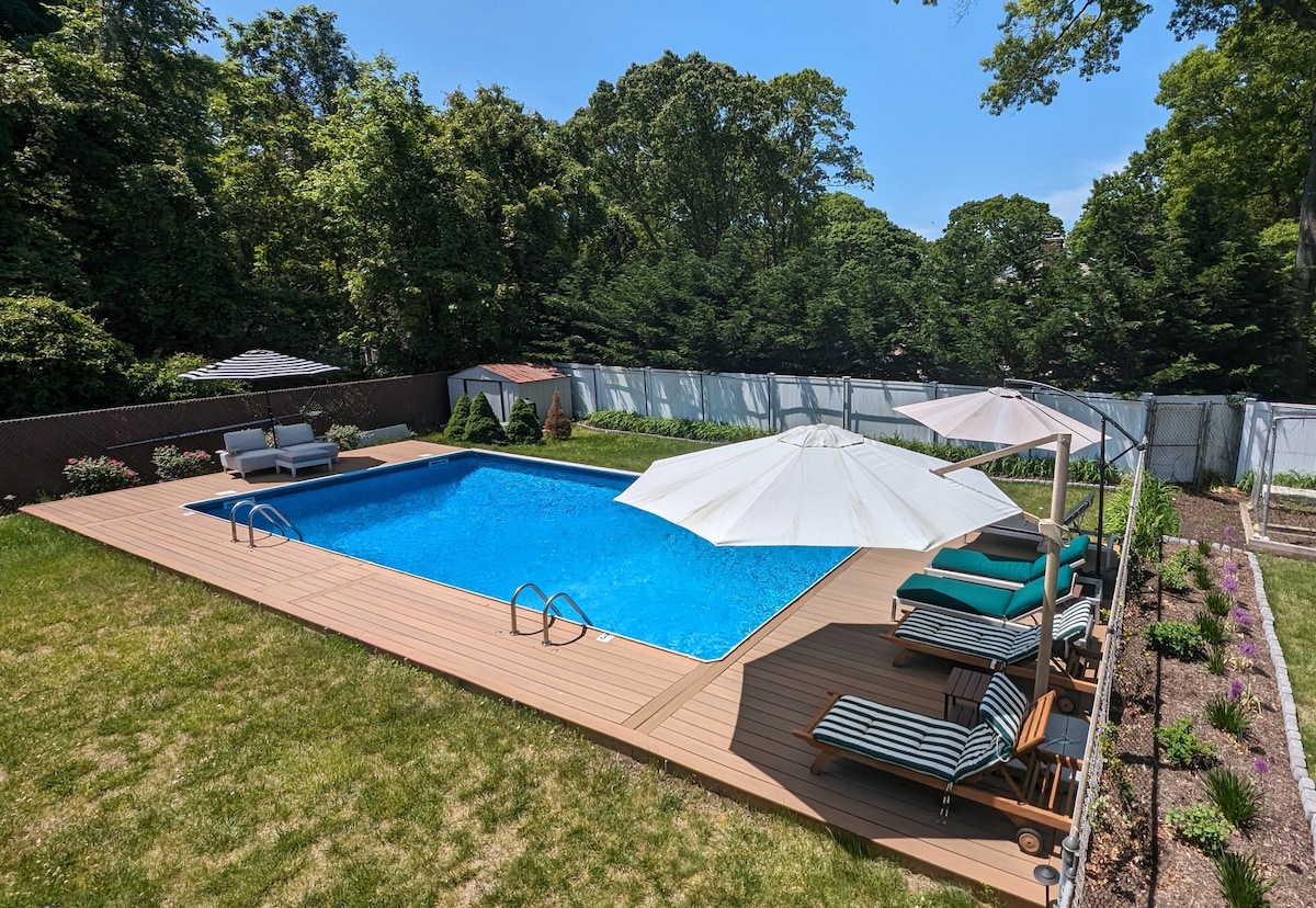 South-west facing pool with plenty of sun for you to work on your tan