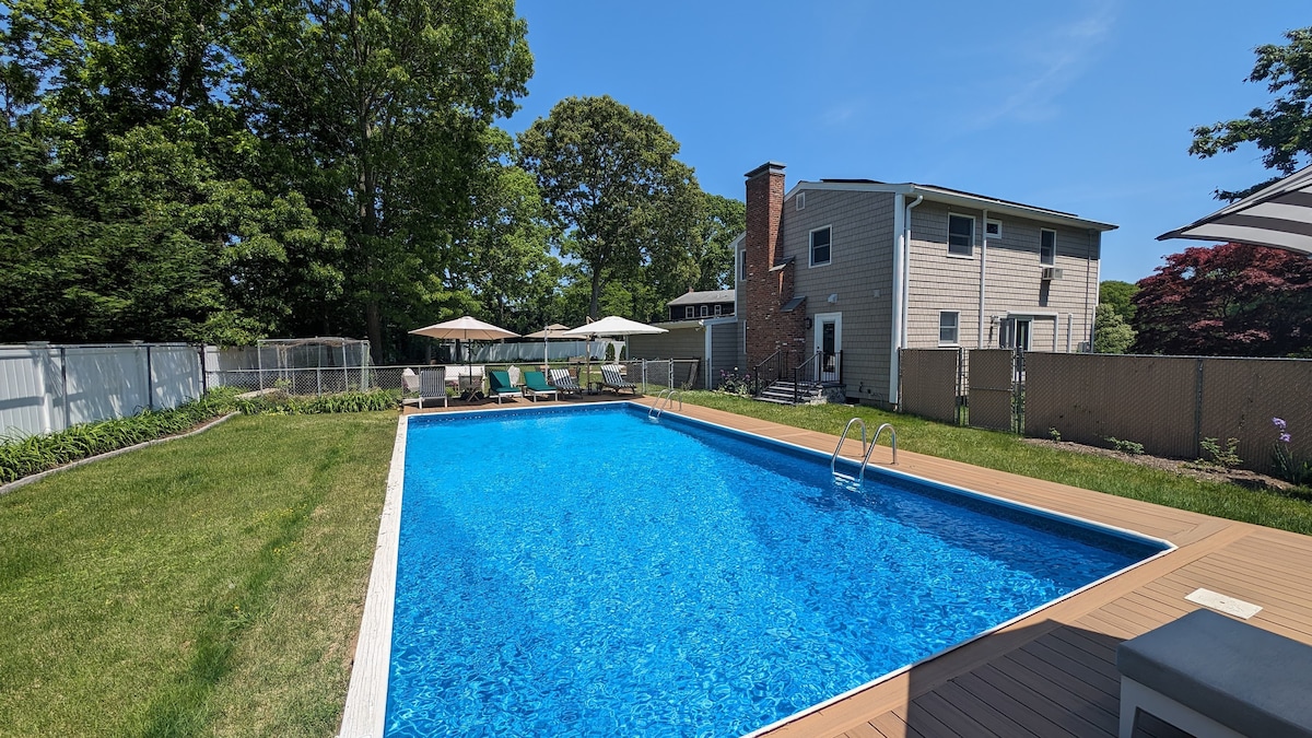 Hot tub — Open all year, not heated