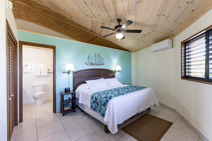 Obe spálne môžu byť na požiadanie vyrobené ako manželská posteľ alebo dve samostatné postele. 