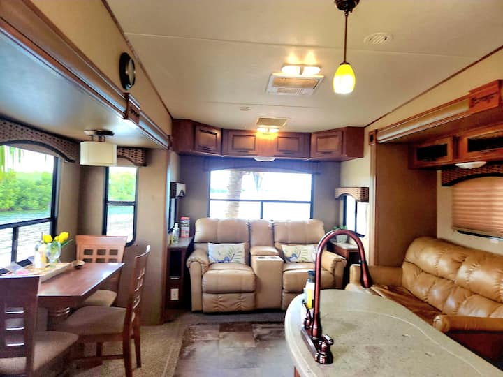 غرفة المعيشة