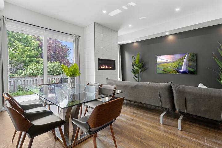 Luxury 4 Bdrm Home – Fireplace, Ping Pong &Parking gallery image 4