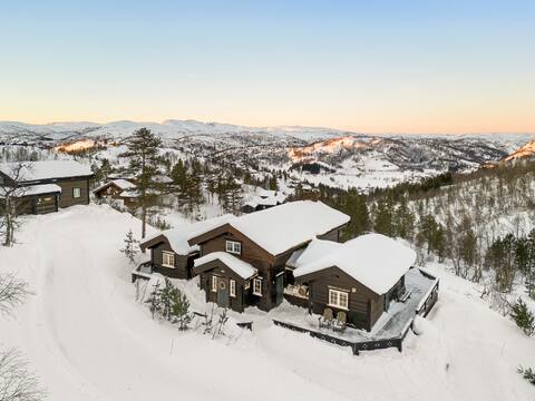 High quality mountain cabin w/ big terrace and view