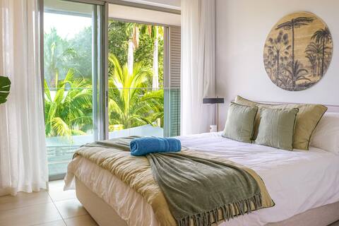 Quiet pool and beach escape, Rivière Noire