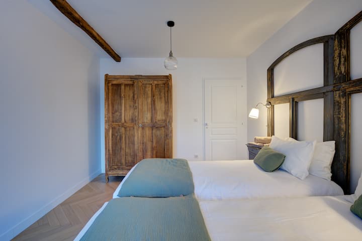 Dhoma e gjumit N4 mund të jetë e dyfishtë për të zgjedhur, me pamje