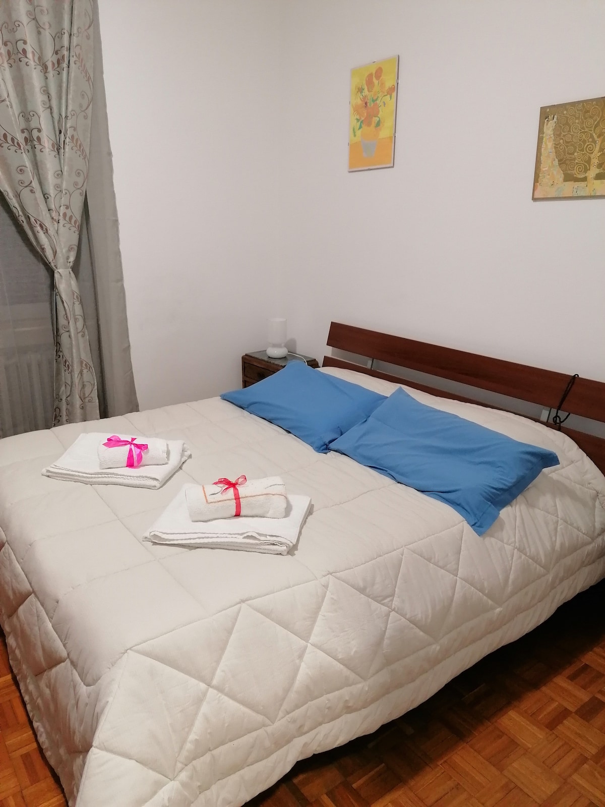 这个房间没有空调，但有风扇