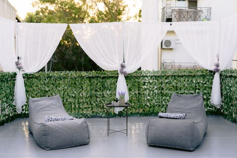 011eleven Apartments - Chris