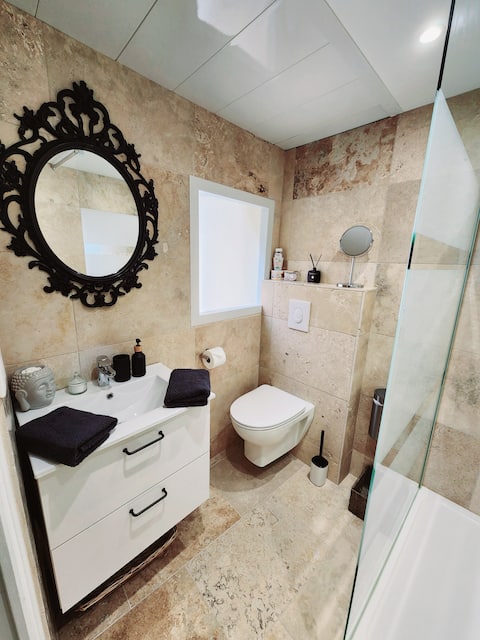 Successful Airbnb property: Beautiful Apartment in the City Center with Air Conditioning in Aix En Provence