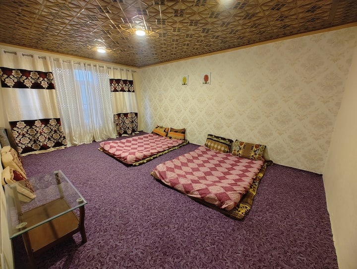 Chumba cha familia. Chumba hiki kiko kwenye ghorofa ya kwanza. 