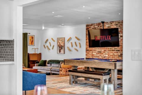 Lux Vegas Villa! Pool/Spa Movie Theater Game Room!