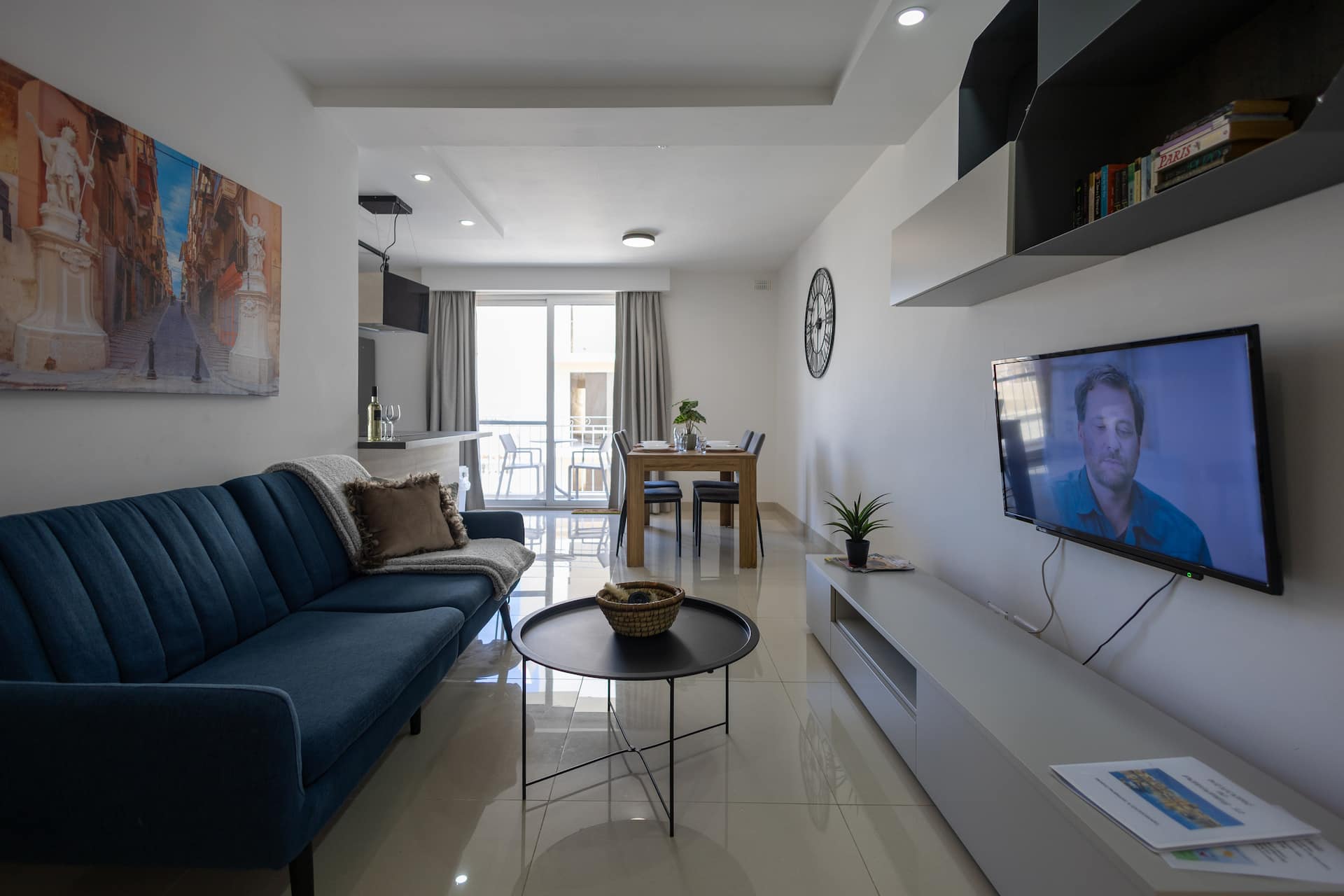 Modern 4th Floor Apartment, 120m to Promenade