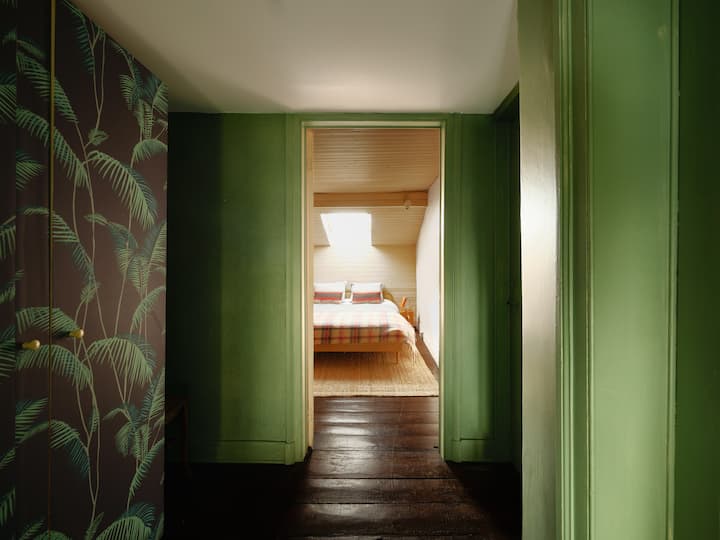 Dhoma e gjumit numër 4, ndodhet në katin e 3-të.