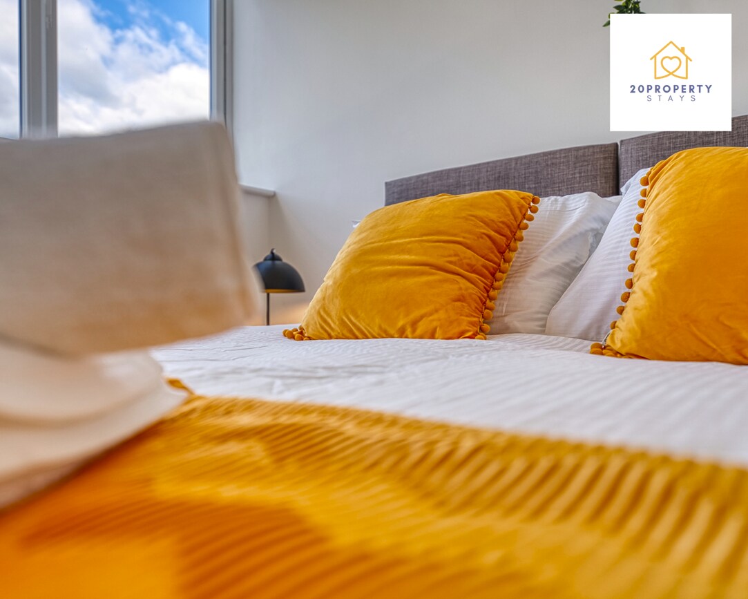 Dhomë gjumi e rehatshme në 20Property Stays Basingstoke