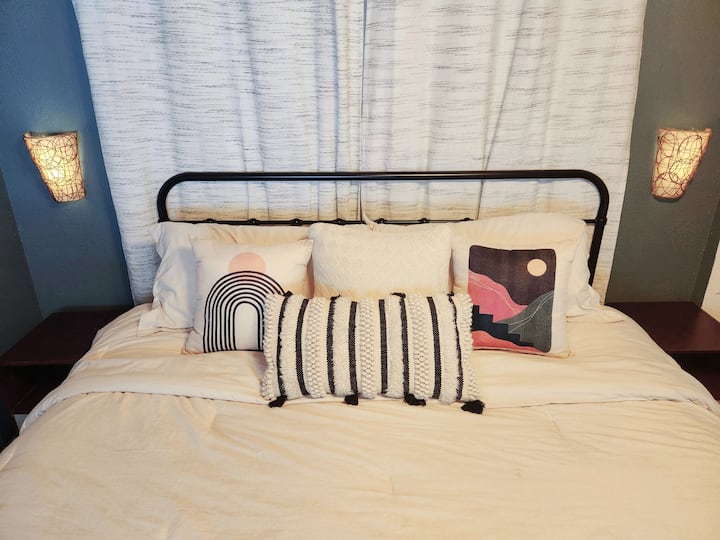 Საწოლი 193 × 203 სმ.