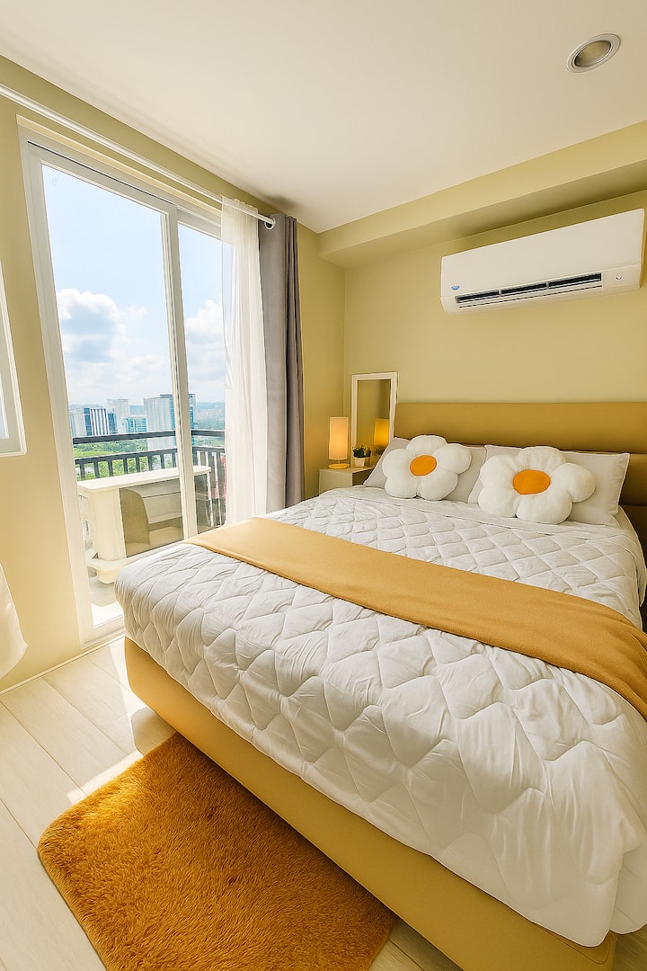 hotel quality Queen Size Bed with 4 pillows