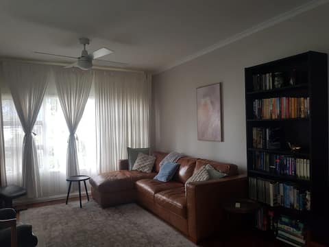 Successful Airbnb property: Cafe, Beach, Relax, Repeat in Sydney