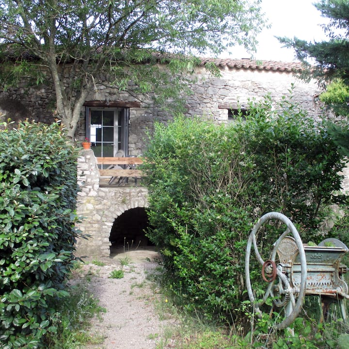 LE MAS SUR LA COLLINE