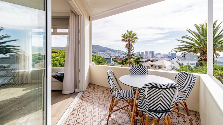 3 bed luxury townhouse with sea & harbour views