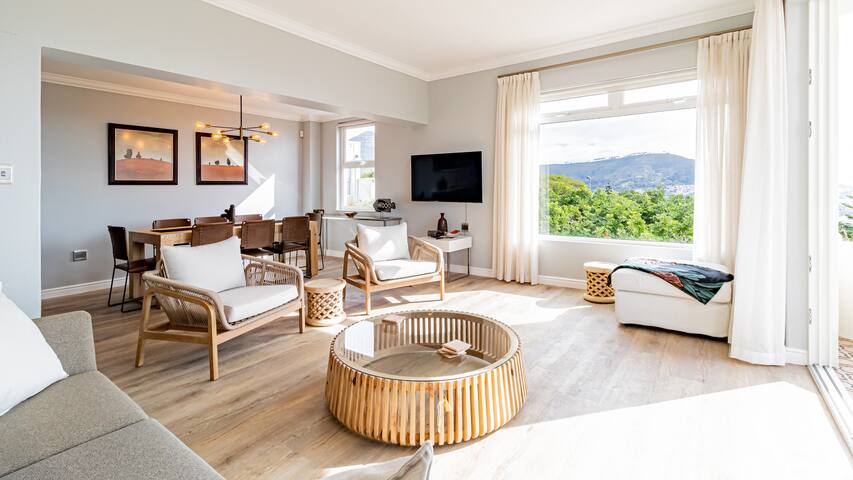 3 bed luxury townhouse with sea & harbour views gallery image 2