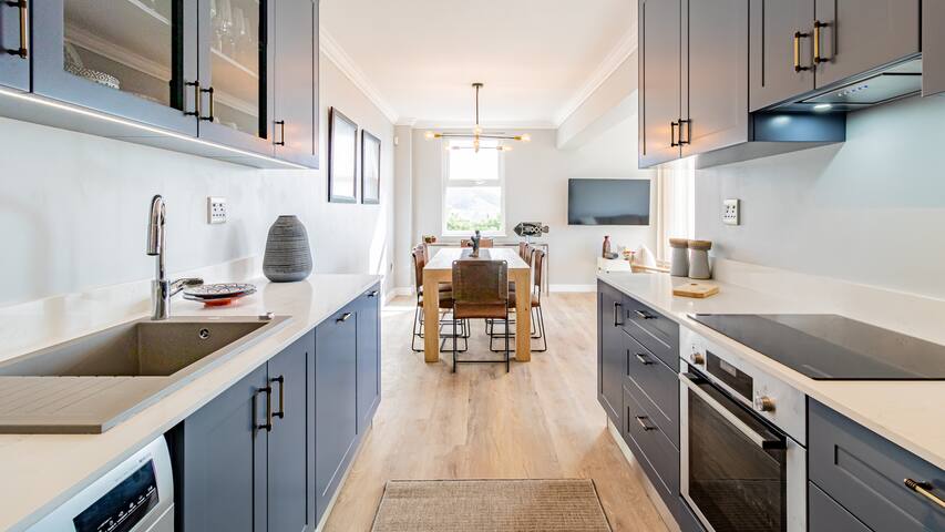 3 bed luxury townhouse with sea & harbour views gallery image 5