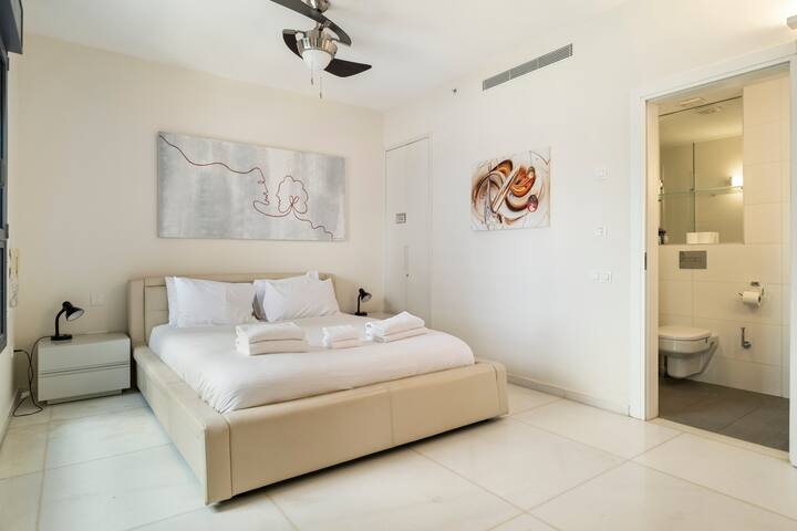 Tel Aviv Home managed Airbnb listing 1