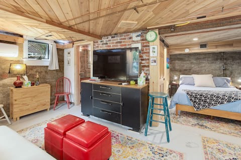 Successful Airbnb property: University Hill Daylight Basement Suite in Central Boulder University Hill