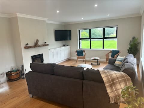 Popular Airbnb listing: Spacious and new home near Lough Corrib in Conamara North