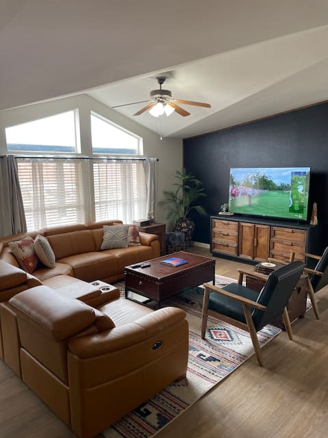 Successful Airbnb property: Stunning Views close to Horseshoe Bend & rimtrail in Page